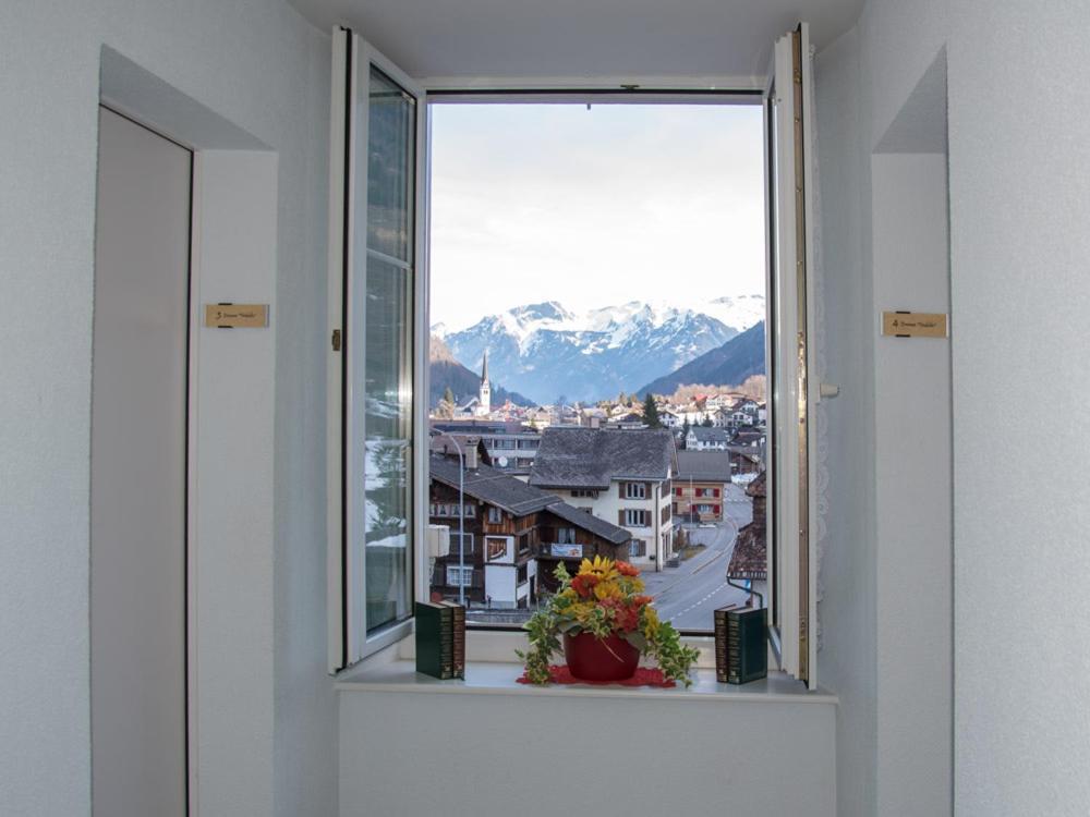 Hotel Restaurant Raben Linthal Exterior foto