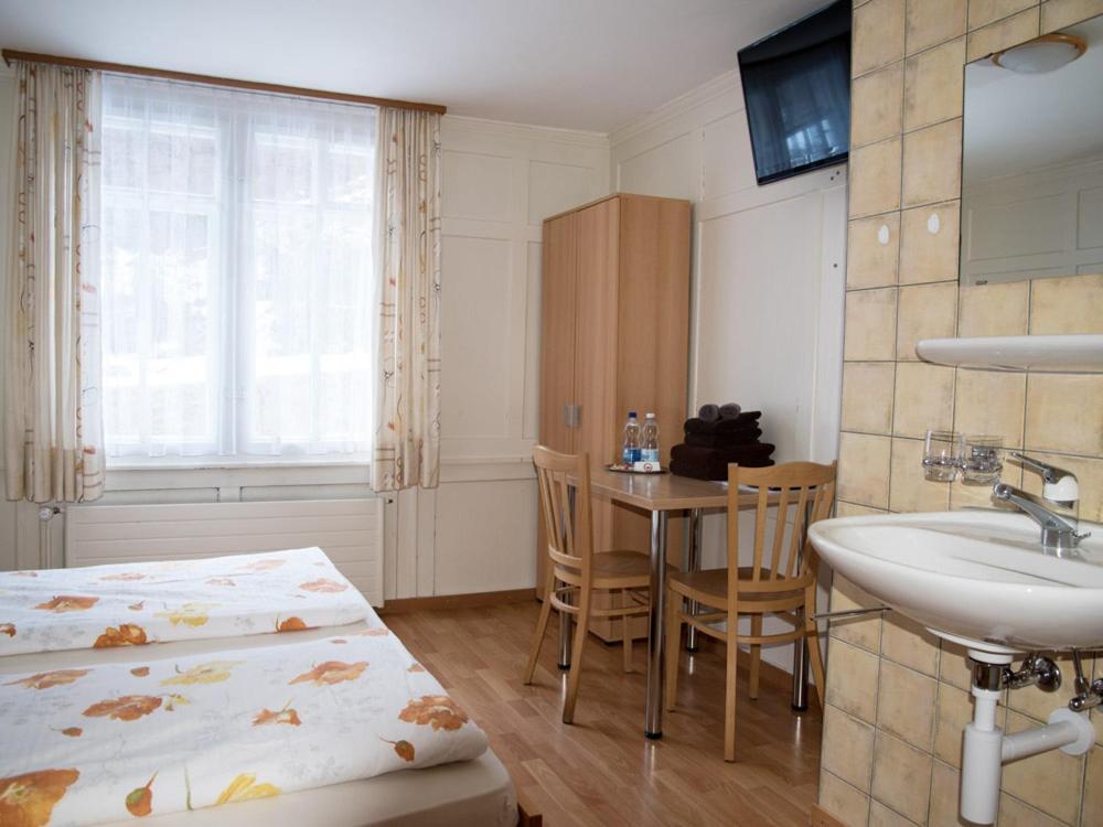 Hotel Restaurant Raben Linthal Exterior foto